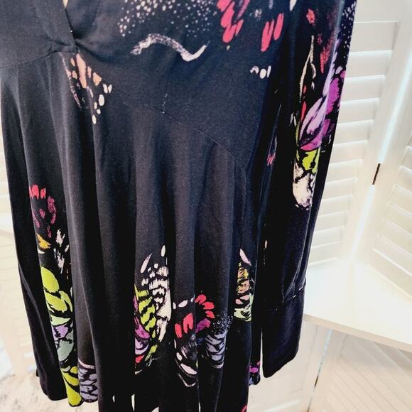 FREE PEOPLE FIELD OF BUTTERFLIES TUNIC SIZE XS (OVERSIZED) - Picture 4 of 10